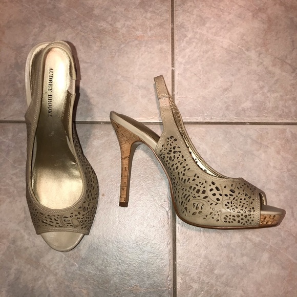 Audrey Brooke tan laser cutout sling back heels - Picture 1 of 5